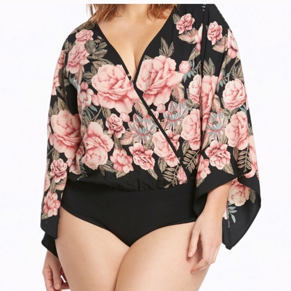 TORRID Pink Roses Floral bodysuit 💖🌷